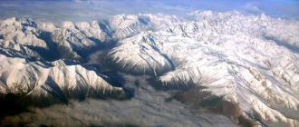 Caucasus mountains height.  Mountains of the Caucasus.  Peaks of the Yusengi ridge